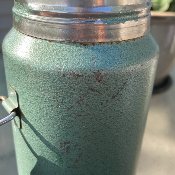 Vintage Stanley Aladdin thermos. Green with handle. Chrome lid and base. Quart - Picture 15 of 16